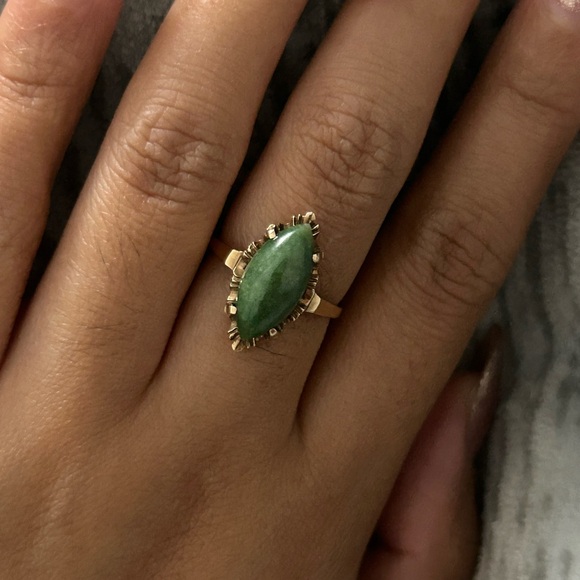 10K Jade Ring - Picture 1 of 4